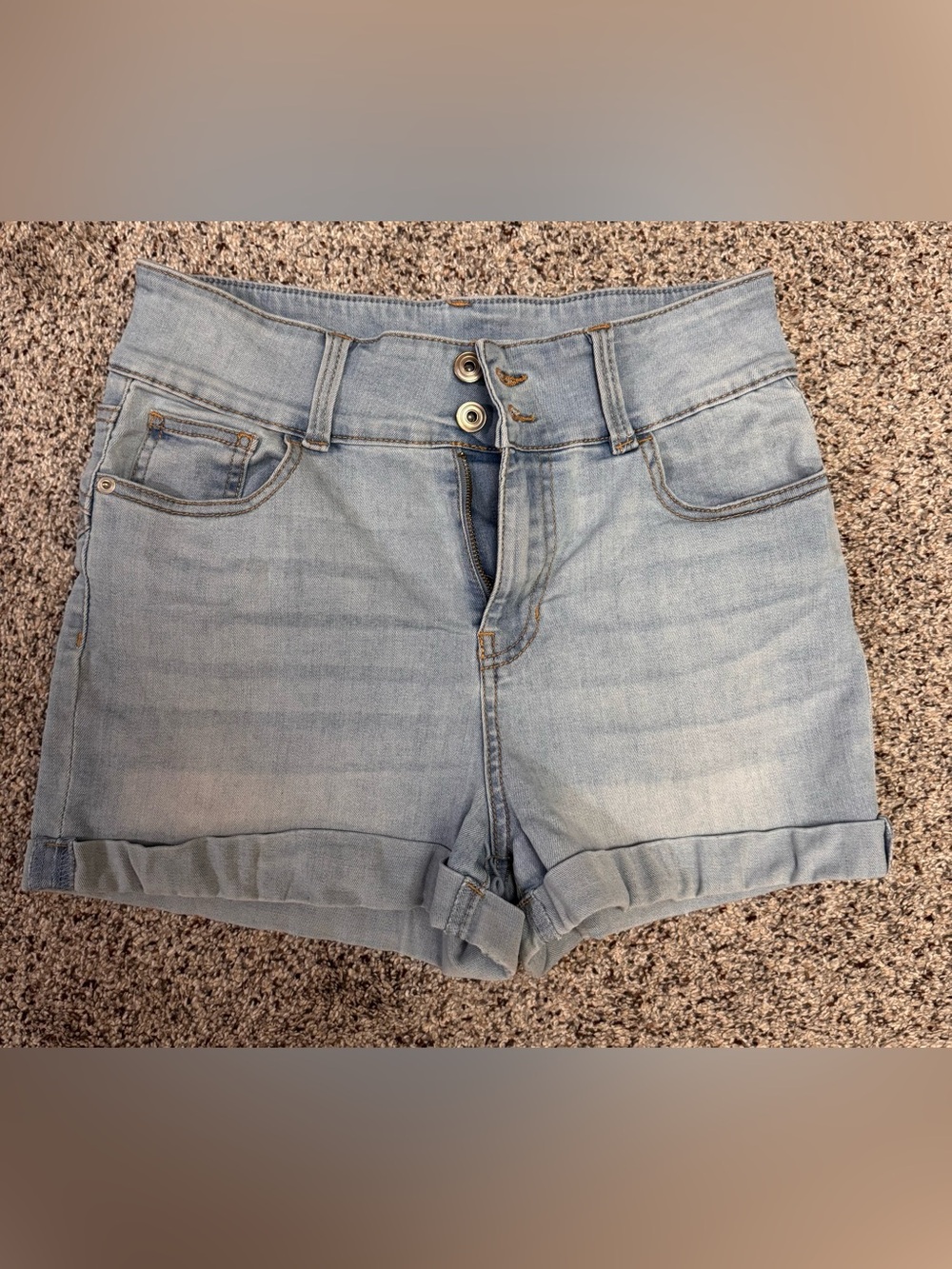 Celebrity Pink Jean Shorts “The Deb” Size 7/28 EUC